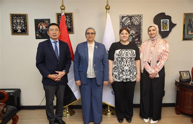 رئيسة القومي للمرأة تستقبل سفير سنغافورة لبحث سبل التعاون في مجال تمكين المرأة