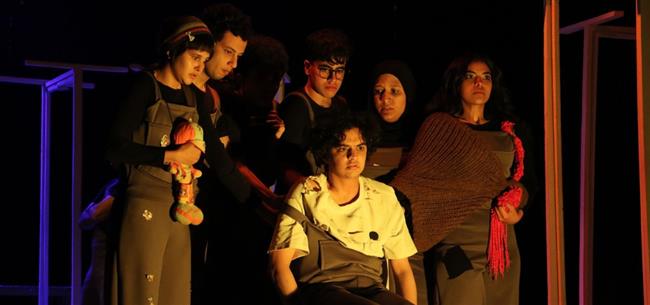 "تأثير جانبي" يقدم معالجة درامية للعلاقات الإنسانية بمسرح السامر