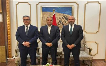 مساعد وزير الرياضة يستقبل وزير الرياضة الجزائري قبل نهائي الكونفدرالية الإفريقية