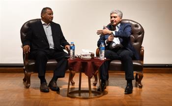 وزير السياحة والآثار يلتقي العاملين بالمجلس الأعلى للآثار في الأقصر لبحث تطوير العمل الأثري