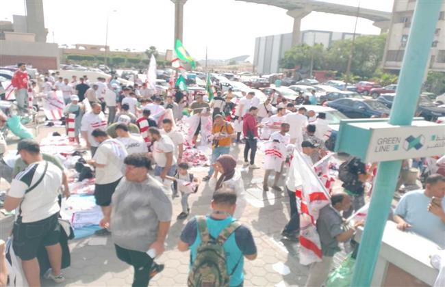 الكونفدرالية الأفريقية.. جمهور الزمالك يحتشد بمحيط استاد القاهرة لحضور النهائي (صور) 