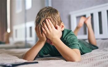 منها الخوف من الخطأ واللوم المستمر.. علامات تكشف قسوة طفلك على ذاته