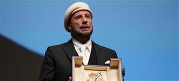 جون ترافولتا يبكي في" كان"  بعد مفاجأة السعفة الذهبية الفخرية
