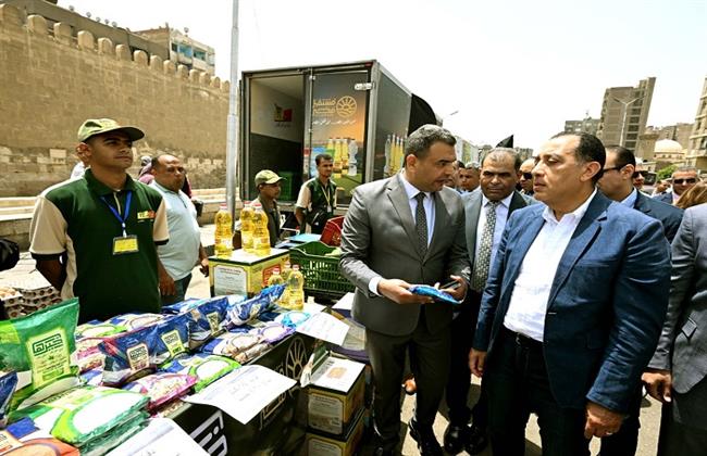 رئيس الوزراء يتفقد معرض "أهلًا بالعيد" بمنطقة الجمالية