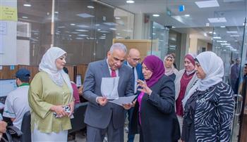 رئيس جامعة طنطا يتفقد أعمال الامتحانات الإلكترونية بكليات الصيدلة والتمريض وطب الأسنان