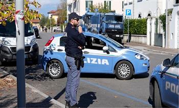إصابة عدة أشخاص إثر حادث دهس سيارة لحشد من المارة في مدينة مودينا الإيطالية  