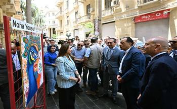 خلال جولته بمنطقة وسط البلد.. رئيس الوزراء يشهد تدشين مبادرة "شارع الفن" بمنطقة مثلث البورصة وشارع الشريفين