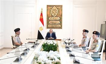 الرئيس السيسي يجتمع مع وزير الدفاع ورئيس الهيئة الهندسية للقوات المسلحة