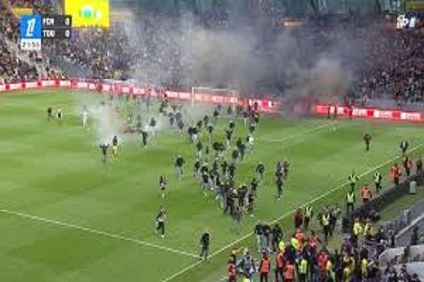 الدوري الفرنسي.. شغب جماهيري يوقف مباراة نانت وتولوز