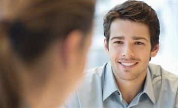 كيف تكشفين إعجابه بك؟.. إشارات جسدية توضح ذلك