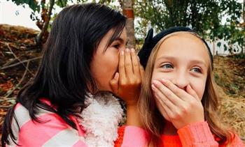 للأمهات.. علامات تنبهك بتأثر طفلك بضغط أصدقائه