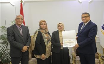 محافظ قنا يكرم أوائل مسابقة كوديفر للذكاء الاصطناعي والبرمجة والروبوتات