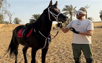 بإطلالة مميزة.. عصام السقا يشارك جمهوره عشقه للخيل
