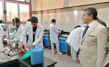 189 طالبًا وطالبة يؤدون امتحانات العملي لكلية العلوم بجامعة سوهاج الأهلية