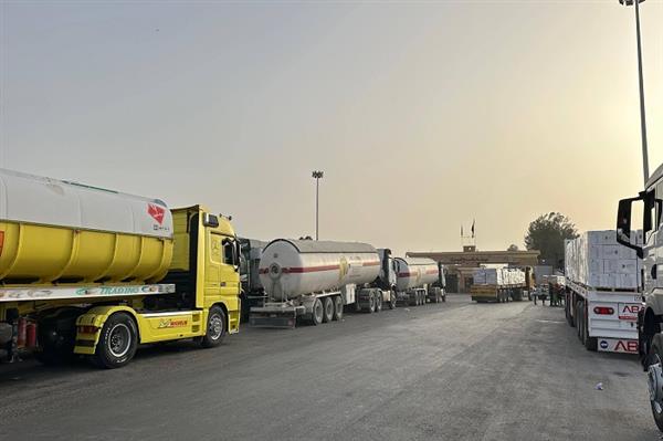 الهلال الأحمر المصري يطلق قافلة «زاد العزة 198» محملة بـ3 آلاف طن مساعدات إنسانية لدعم الفلسطينيين 