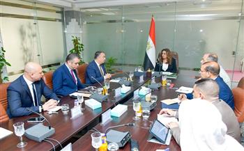 وزيرة التنمية المحلية والبيئة تبحث تطوير وحوكمة منظومة النقل الجماعي لسيارات الميكروباص والسيرفيس بالمحافظات