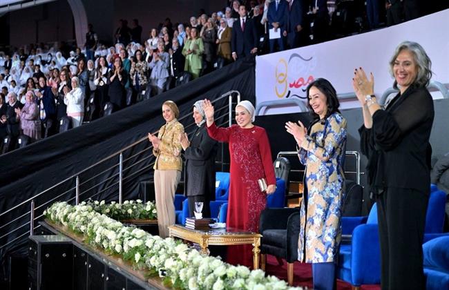  السيدة انتصار السيسي تشارك في فعالية «فرحة مصر» احتفالًا بزفاف ألف عريس وعروس