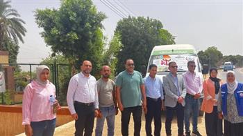 وكيل وزارة الصحة ورئيس مدينة أرمنت يتفقدان وحدة الشهداء والقافلة الطبية بمركز شباب الرياينة