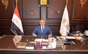 محافظ الأقصر يصدر قرارًا بوقف عمل عمال النظافة ميدانيًا خلال ساعات الذروة