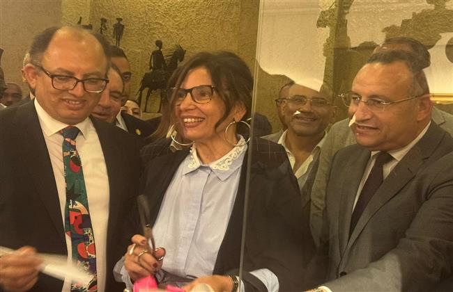 وزيرا الثقافة والتعليم العالي يفتتحان معرض "خبايا الروح" للفنان السيد قنديل