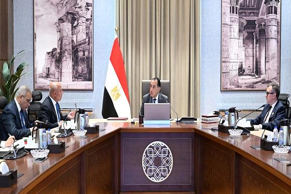 مدبولي يوجه بضرورة المتابعة الدورية والدقيقة لأعمال صيانة كوبري السادس من أكتوبر وشبكات الطرق المحلية 