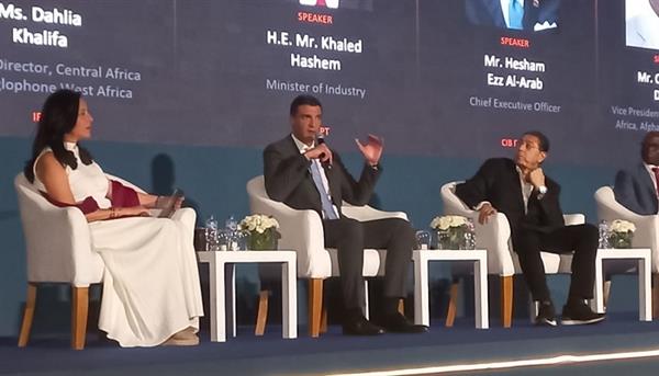 وزير الصناعة: نستهدف تحويل مصر إلى مركز إقليمي للصناعات التنافسية منخفضة الانبعاثات 