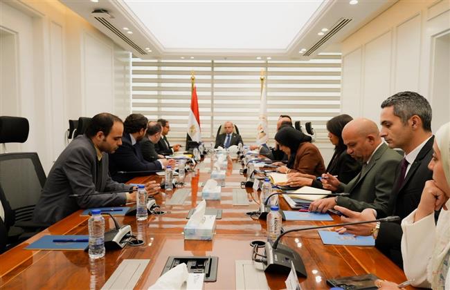 وزير الاستثمار والتجارة الخارجية يبحث مع أفريكسيم بنك تعزيز التبادل التجاري الأفريقي  