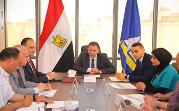 محافظ دمياط يرأس اجتماعًا لمتابعة ملف حصر و تراخيص المحال والأنشطة التجارية بالمراكز والمدن