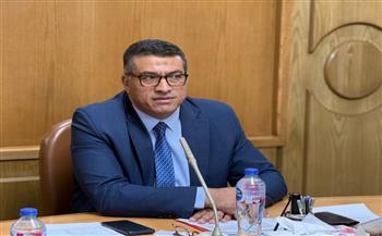 لحمايتهم من الحر.. محافظ قنا يقرر وقف العمل الميداني لعمال النظافة خلال ساعات الذروة