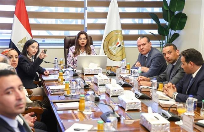 وزيرة التنمية المحلية والبيئة تتابع مع محافظ البحيرة الرؤية المتكاملة لتطوير مدينة رشيد