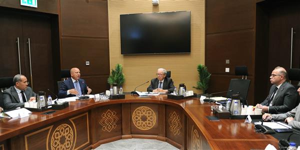 نائب رئيس الوزراء للشئون الاقتصادية يستعرض مع وزير النقل موقف مشروع شبكة القطار الكهربائي السريع 