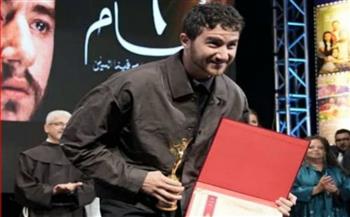 أحمد مالك يحصد جائزة أحسن ممثل من " الكاثوليكي " و يعد بتطوير نفسه دائما 