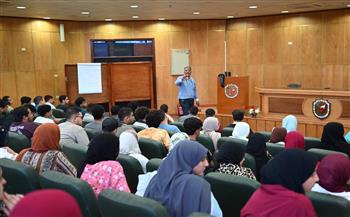 جامعة سوهاج الأهلية تُعزّز ثقافة التعاون بين طلابها بندوة "العمل الجماعي"