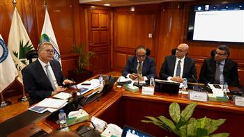 وزير البترول يوجه بسرعة استغلال إمكانات حقول "خالدة" بالصحراء الغربية