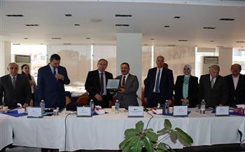 رئيس جامعة الإسكندرية: نحرص على تعزيز التعاون مع جامعة إيموني الأورومتوسطية