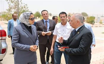محافظ الوادي الجديد تتابع جاهزية ساحات صلاة العيد و المنشآت الرياضية بالخارجة