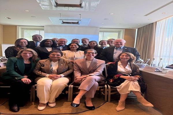 نائب وزير الصحة تستعرض التجربة المصرية في تعزيز صحة الأسرة والرعاية المستدامة