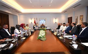 محافظ جنوب سيناء يبحث تعزيز التعاون المشترك ووضع حلول جذرية عاجلة لأزمة الإسكان