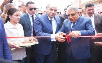وزير العمل والمحافظ يفتتحان وحدة تدريب مهني متنقلة بقرية “طيبة” بنبروه
