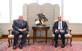 وزير الخارجية يستقبل وزير الشئون الخارجية الجزائري بالقاهرة ويبحثان تعزيز العلاقات الثنائية
