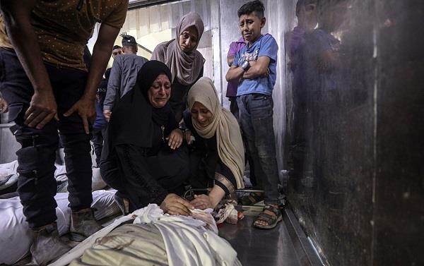 استشهاد فلسطيني وإصابة آخرين إثر قصف الاحتلال الإسرائيلي خيمة نازحين بخانيونس