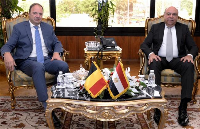 وزير الطيران المدني يبحث مع سفير بلجيكا لدى مصر فرص تعزيز الربط الجوي