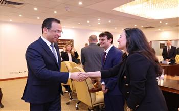 وزير الاتصالات يبحث مع شركة فاوندإيفر العالمية تعزيز استثماراتها في مصر