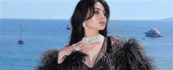 إطلالة ساحرة لهيفاء وهبي على شواطئ "كان" 