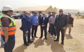 نائب وزير النقل ورئيس هيئة موانئ البحر الأحمر يتفقدان ميناء سفاجا