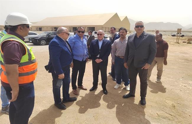 نائب وزير النقل ورئيس هيئة موانئ البحر الأحمر يتفقدان ميناء سفاجا