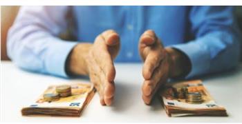 هل يجوز أن توصي الأم بثلث مالها للفقراء بعد وفاتها؟.. أمين الفتوى يجيب