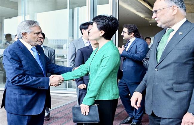 وزير خارجية باكستان يصل إلى بكين