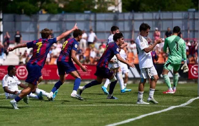 بمشاركة حمزة عبد الكريم .. برشلونة يخسر أمام ريال مدريد في كأس الأبطال