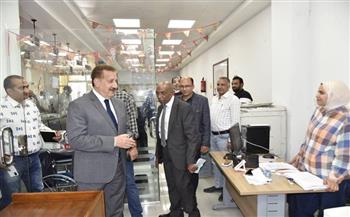 محافظ بورسعيد يتفقد سير العمل بالمركز التكنولوجي ويؤكد استمرار التواصل المباشر مع المواطنين 